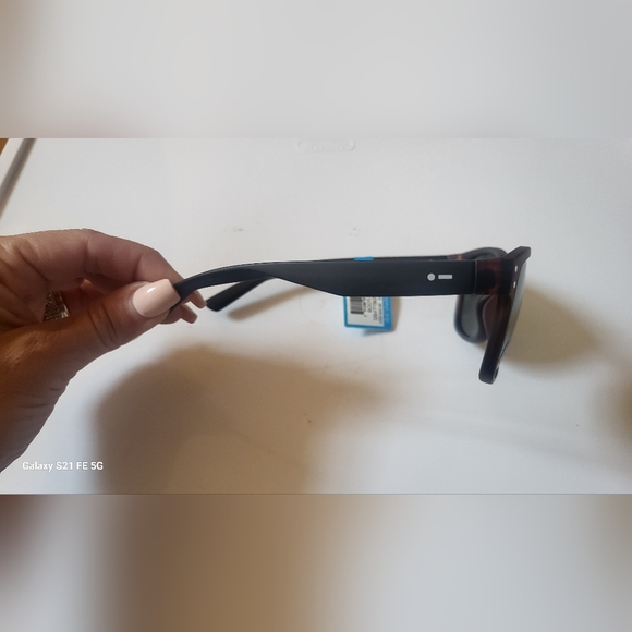 NWT. DOT DASH POLARIZED CLASSIC SUNGLASSES - Picture 3 of 5